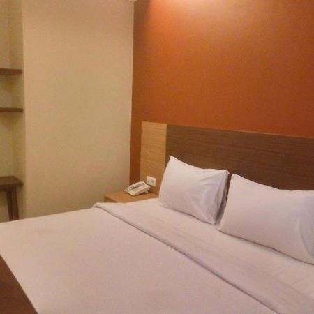 Max Hotel Makassar Luaran gambar