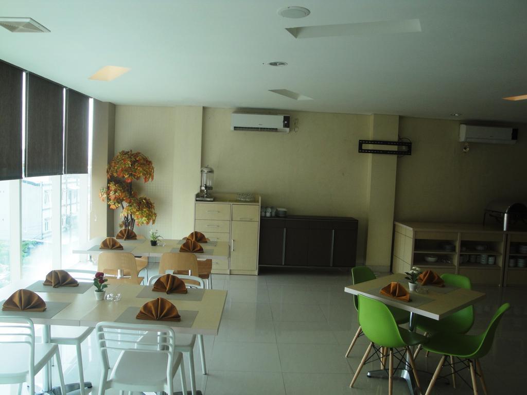 Max Hotel Makassar Luaran gambar