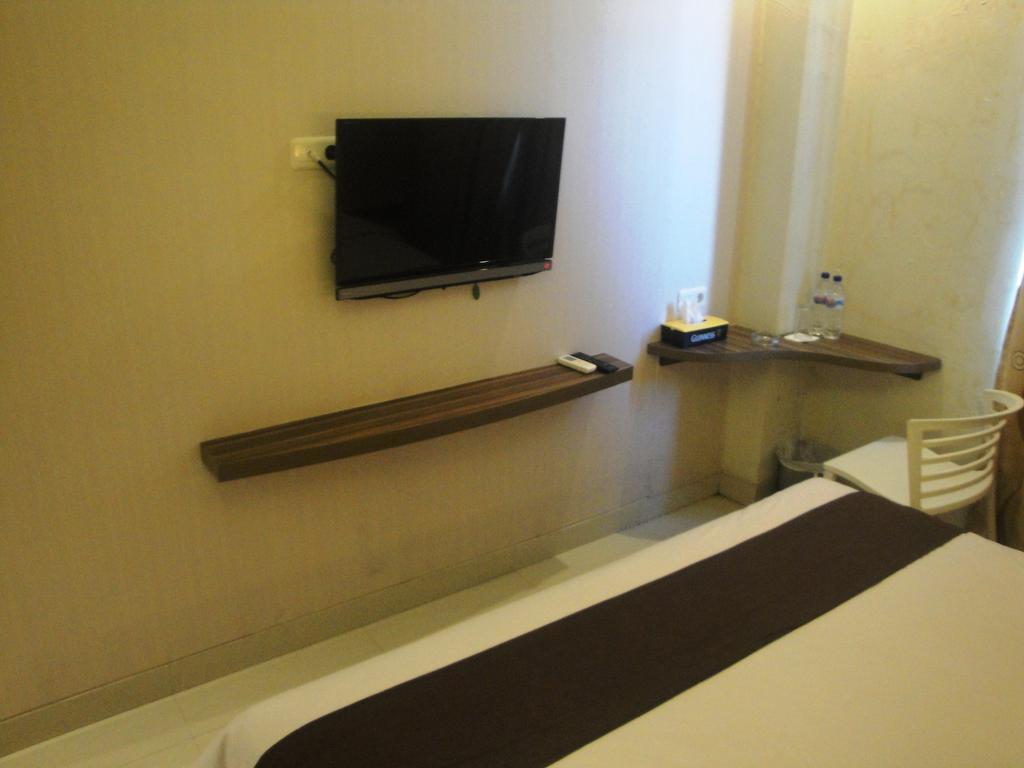 Max Hotel Makassar Bilik gambar