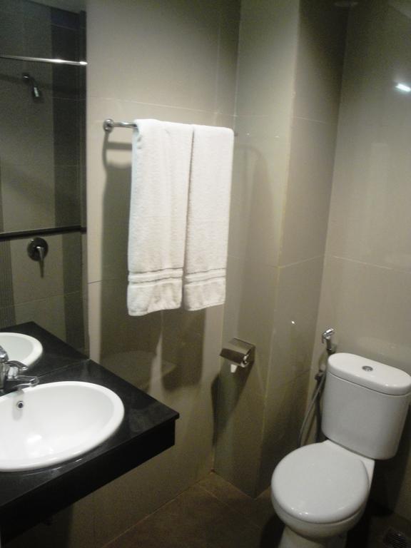 Max Hotel Makassar Bilik gambar