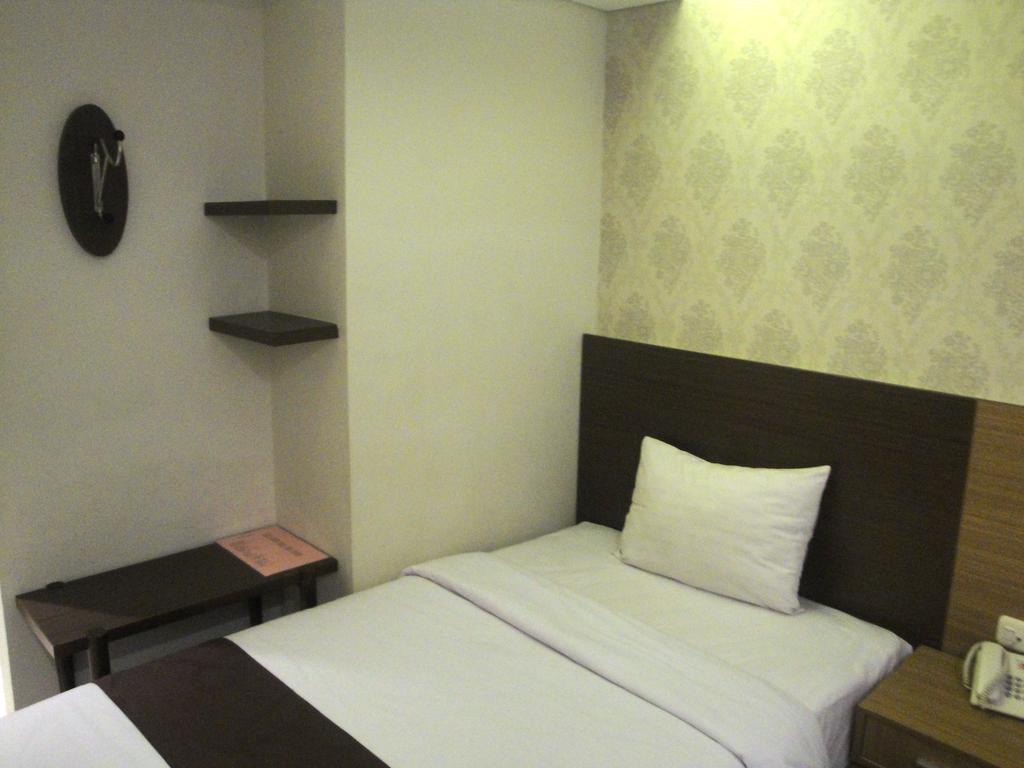 Max Hotel Makassar Bilik gambar