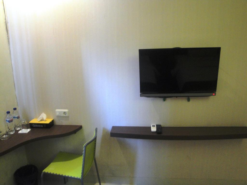 Max Hotel Makassar Bilik gambar