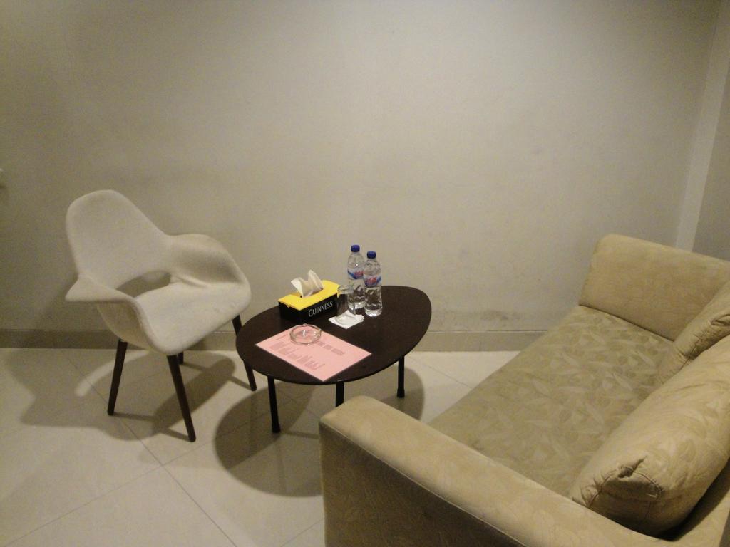 Max Hotel Makassar Bilik gambar