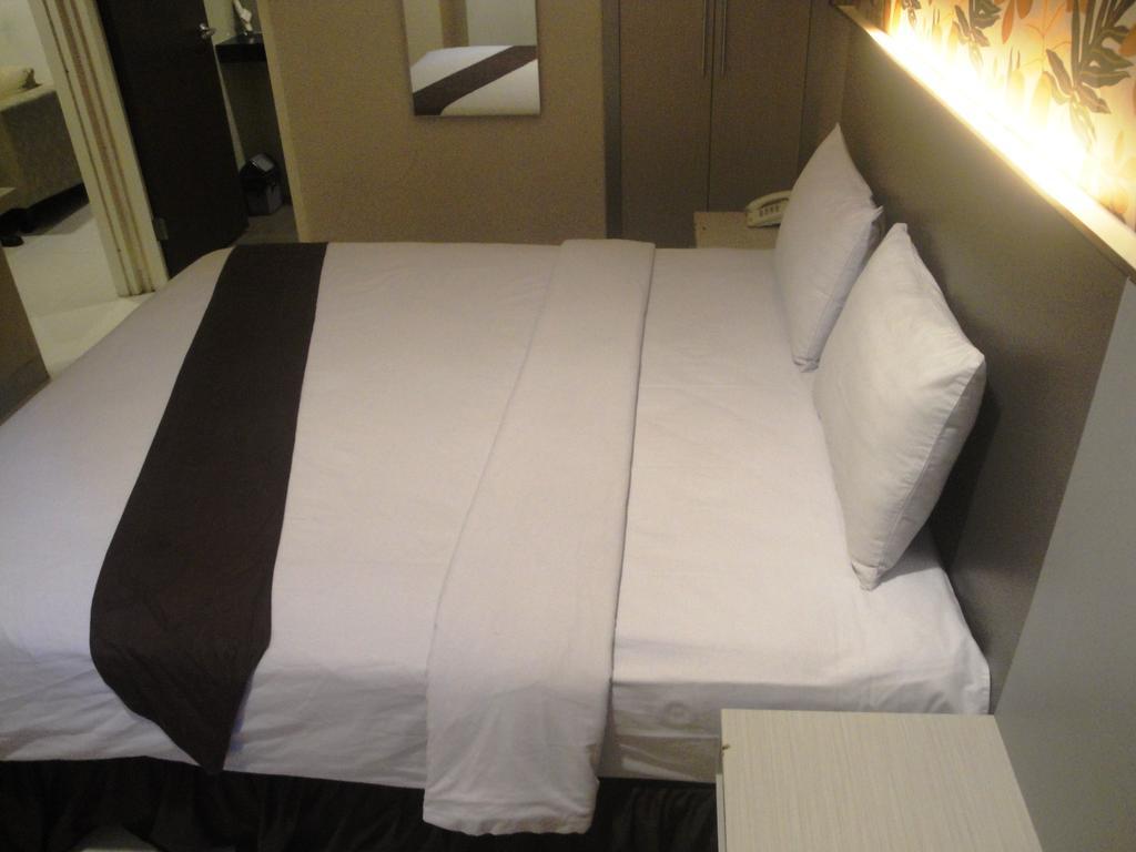 Max Hotel Makassar Bilik gambar