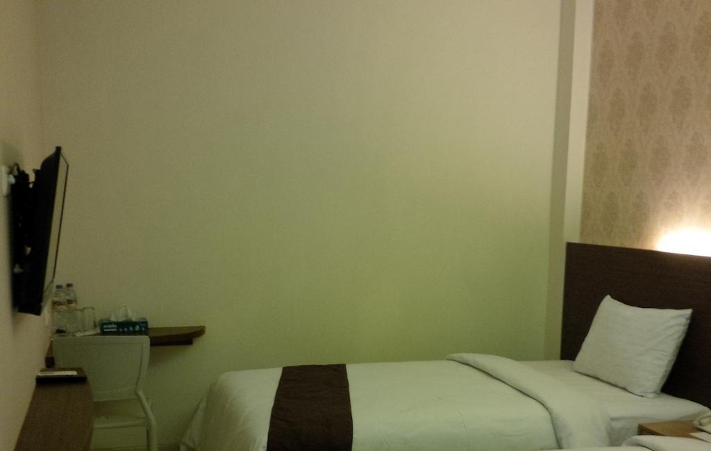 Max Hotel Makassar Bilik gambar