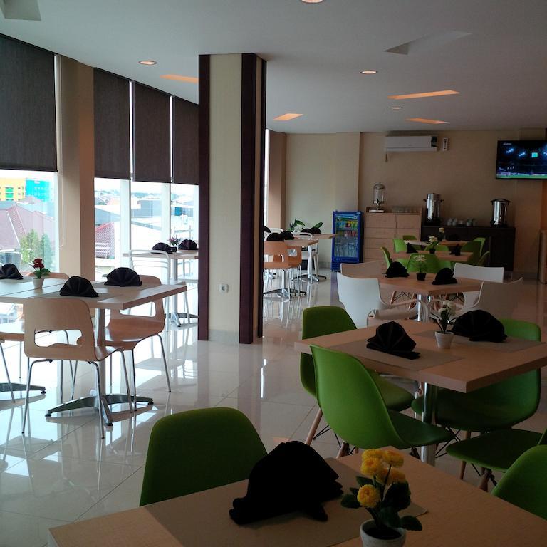 Max Hotel Makassar Luaran gambar