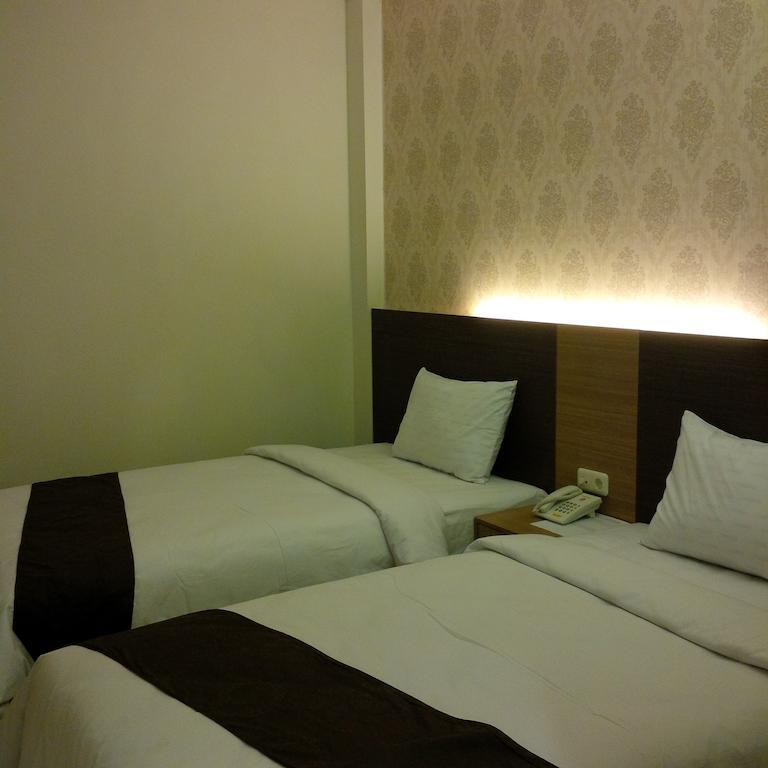 Max Hotel Makassar Bilik gambar